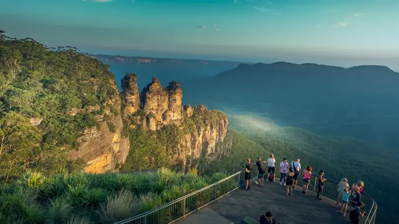 Three Sisters and visitors at the lookout
